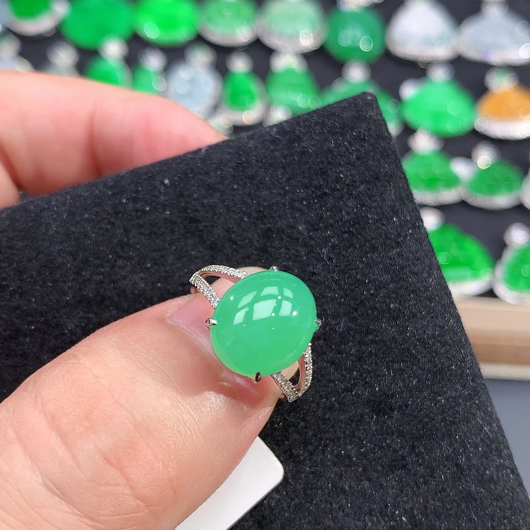 翡翠戒指18K金镶嵌