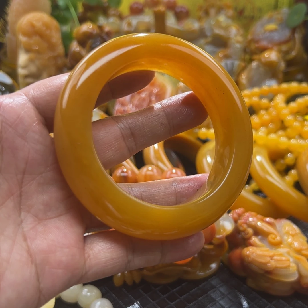 石英质玉未镶嵌颈饰