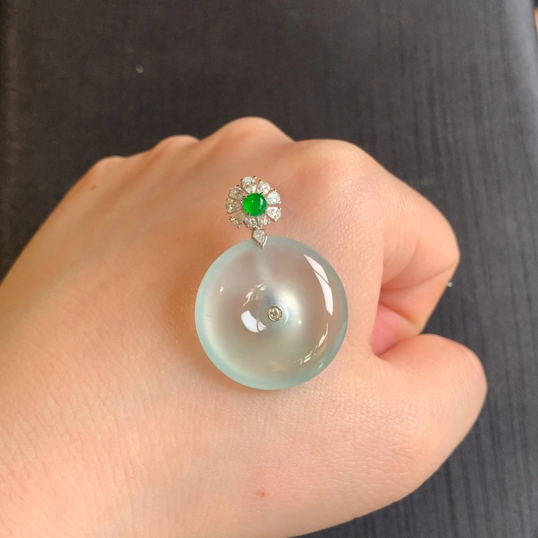 翡翠颈饰18K金镶嵌天然翡翠