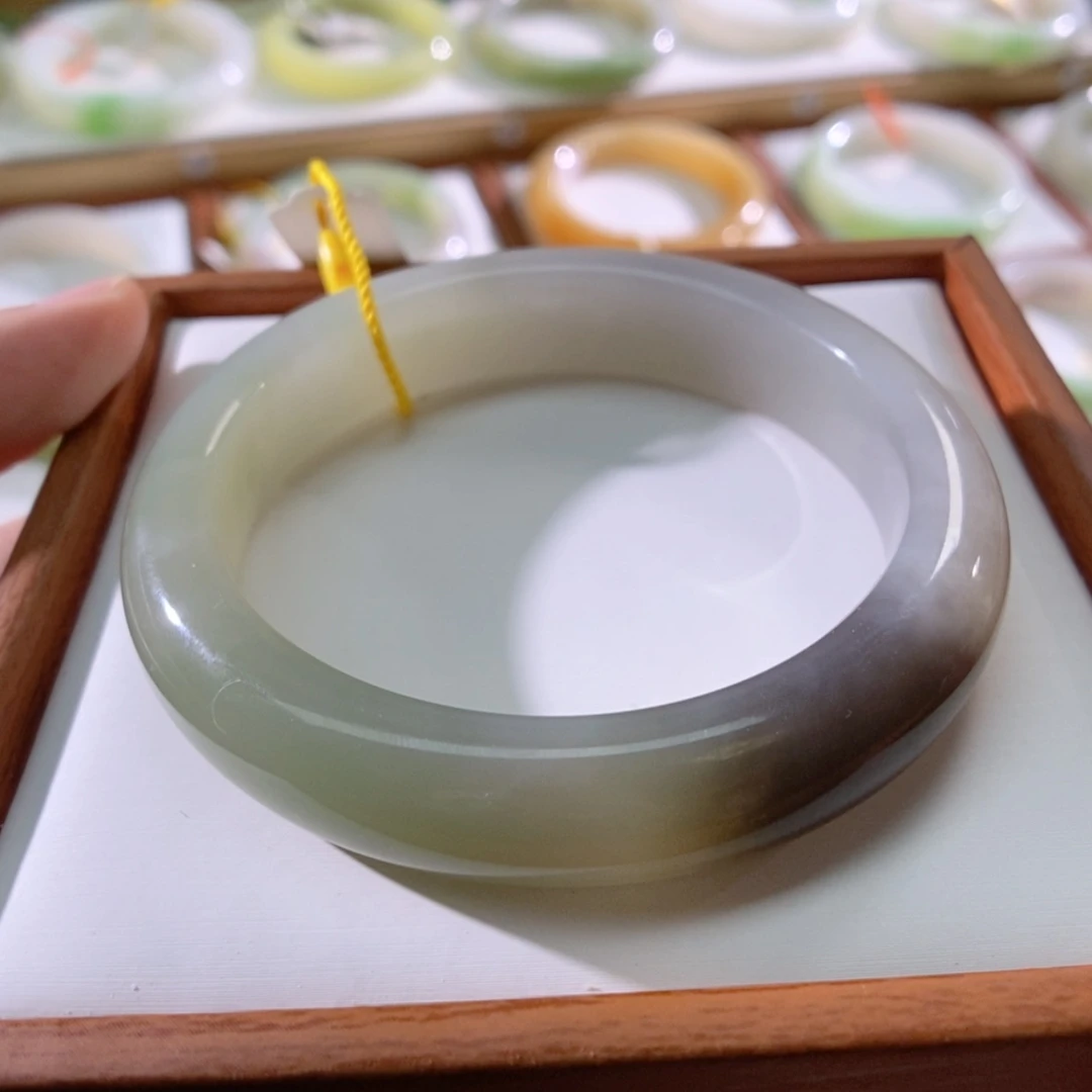 【闪购商品】未镶嵌手镯和田玉