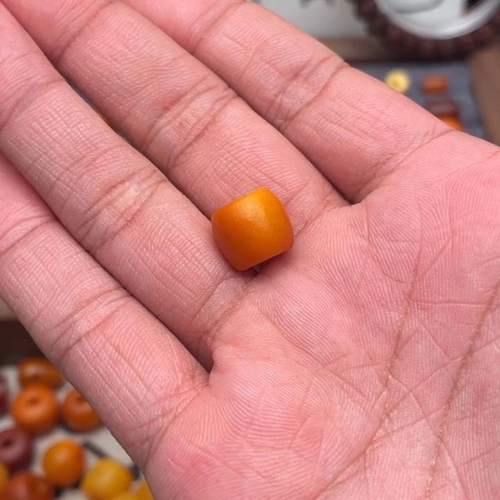 娓***婲琥珀未镶嵌裸石蜜蜡墩子