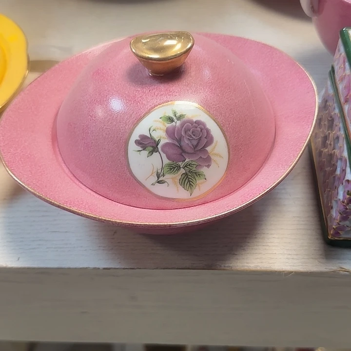 鹿与海陶瓷有限公司