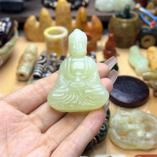 蛇纹石玉未镶嵌颈饰