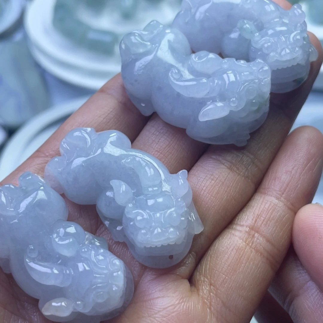 翡翠未镶嵌颈饰大貔貅多样发其一