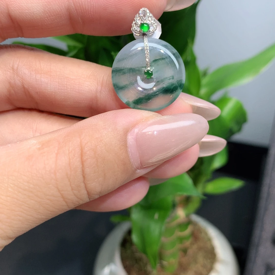 颈饰18K金镶嵌翡翠