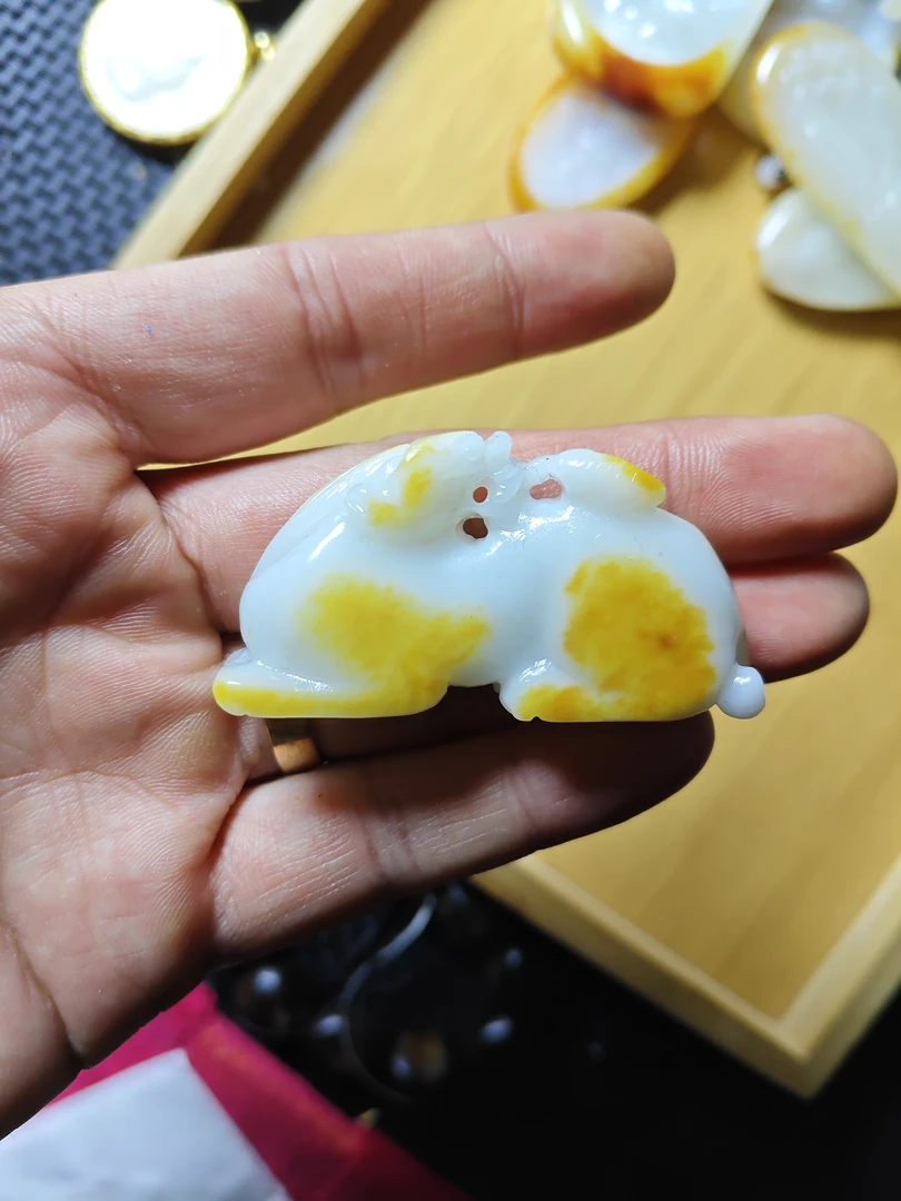 和田玉精品挂件回头貔貅