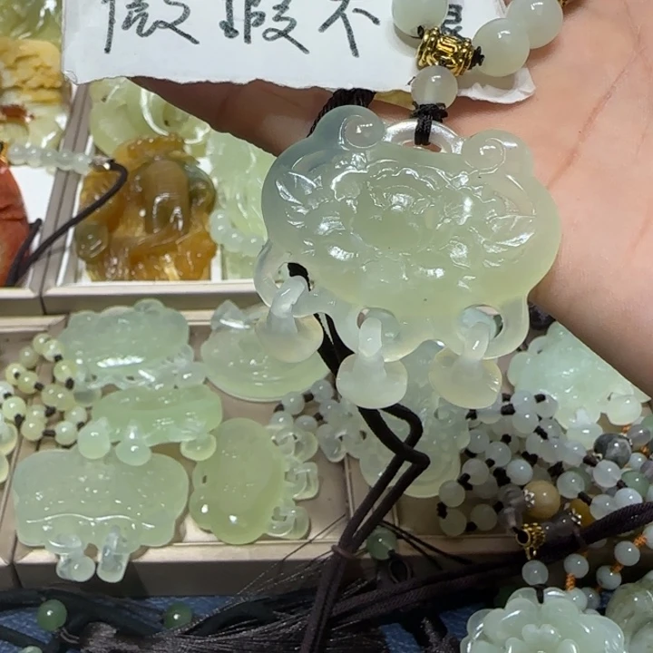 蛇纹石玉吊坠未镶嵌