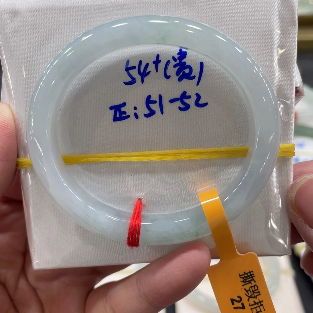 翡翠手镯未镶嵌翡翠