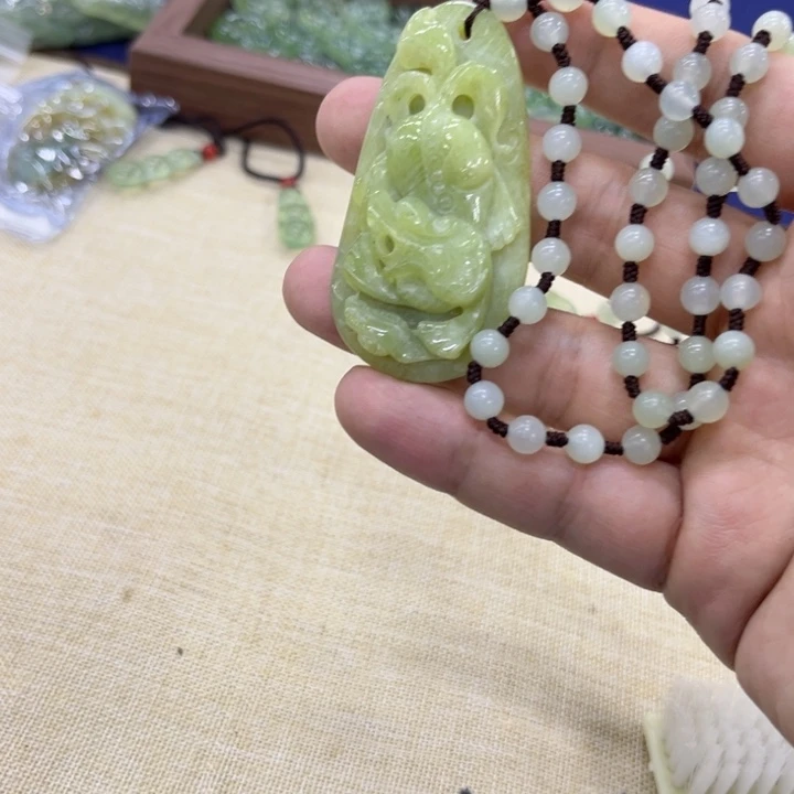 岫玉颈饰未镶嵌吊坠