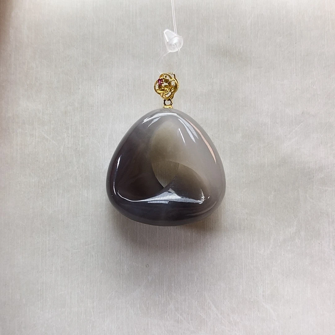 和田玉18K金镶嵌颈饰