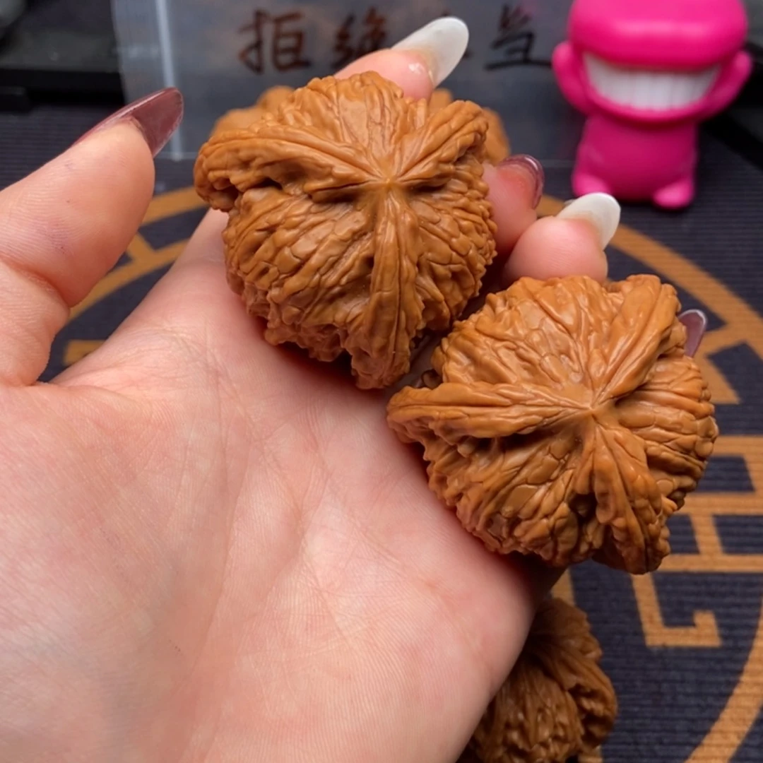 文玩核桃吊坠颍****司白狮