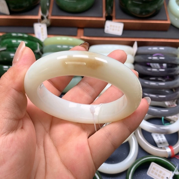 【闪购商品】未镶嵌手镯和田玉