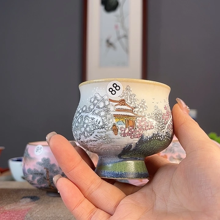 摆件景德镇陶瓷茶杯里