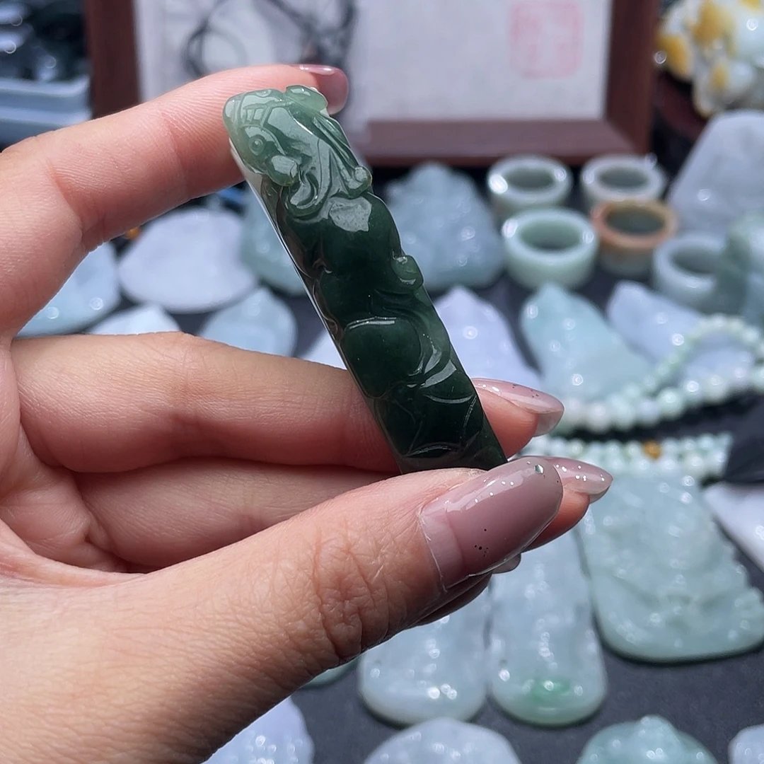 翡翠未镶嵌颈饰翡翠