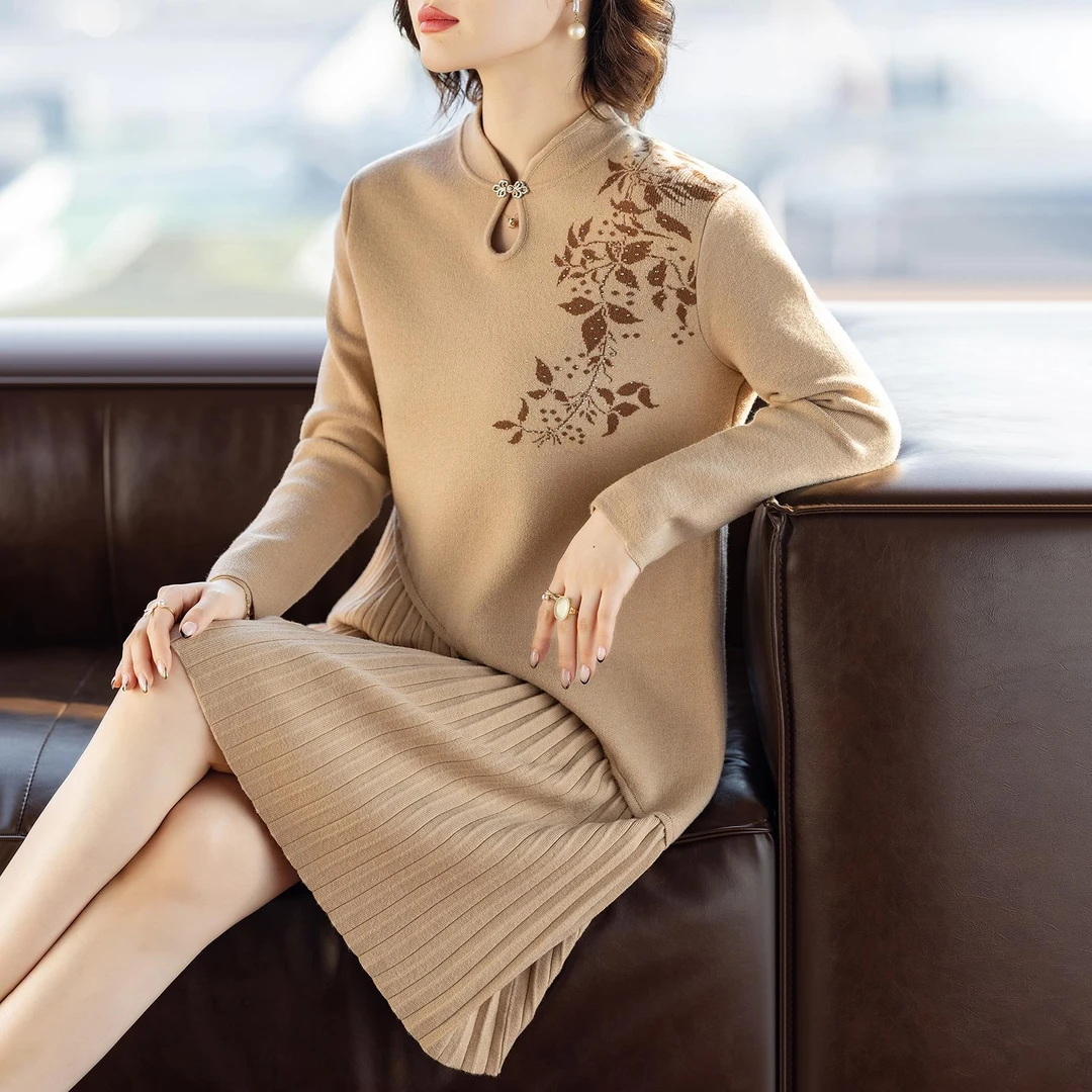 DUCURNO杏色连衣裙女冬季2026年新款法式气质针织打底中长款裙子