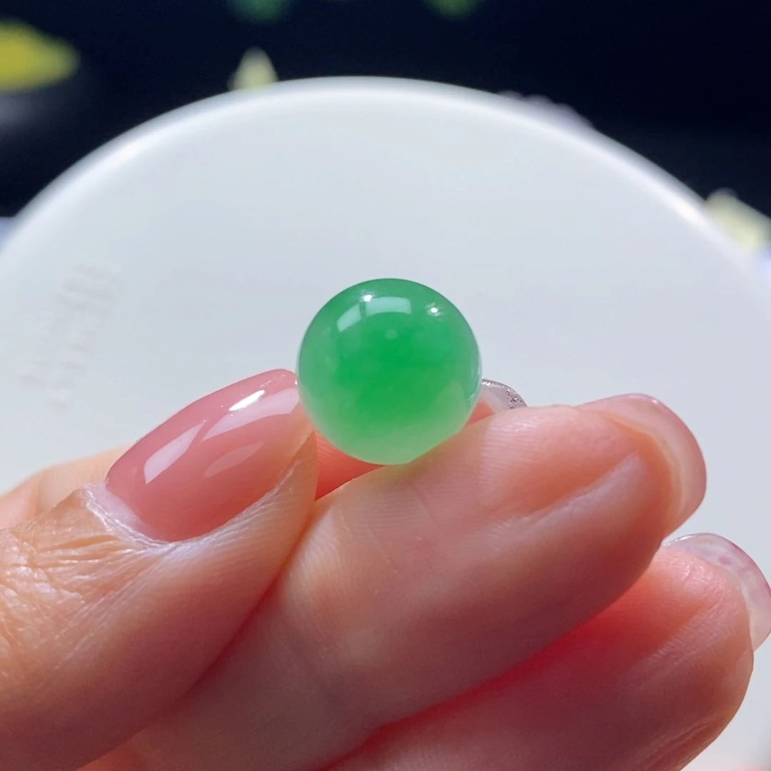 颈饰未镶嵌翡翠冰飘阳绿卡12.2mm