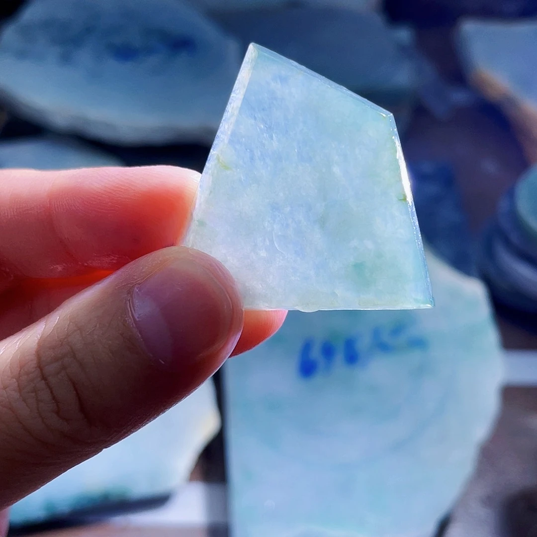 翡翠未镶嵌颈饰毛料60