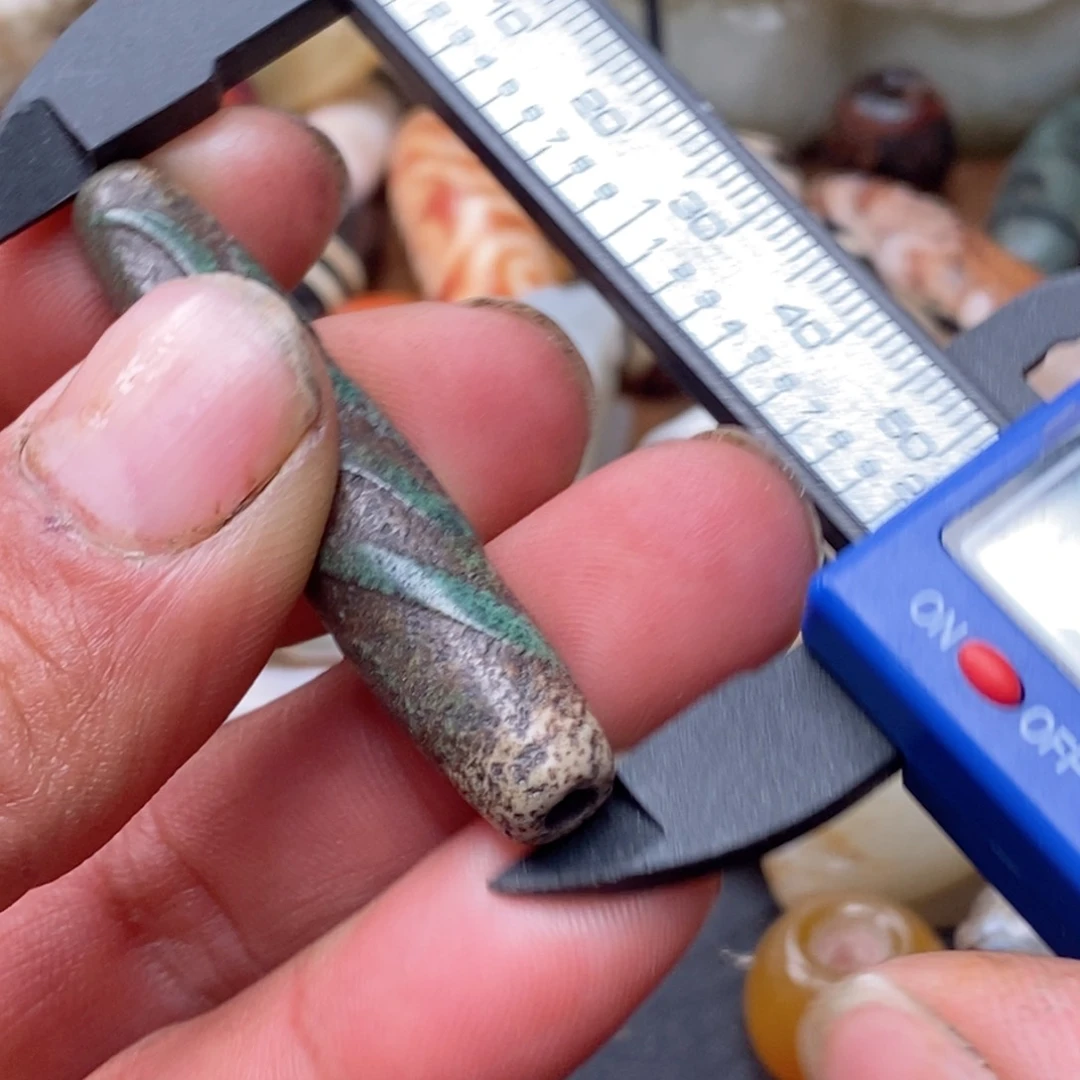 DIY琉璃珠子的颜色是蓝色的还是