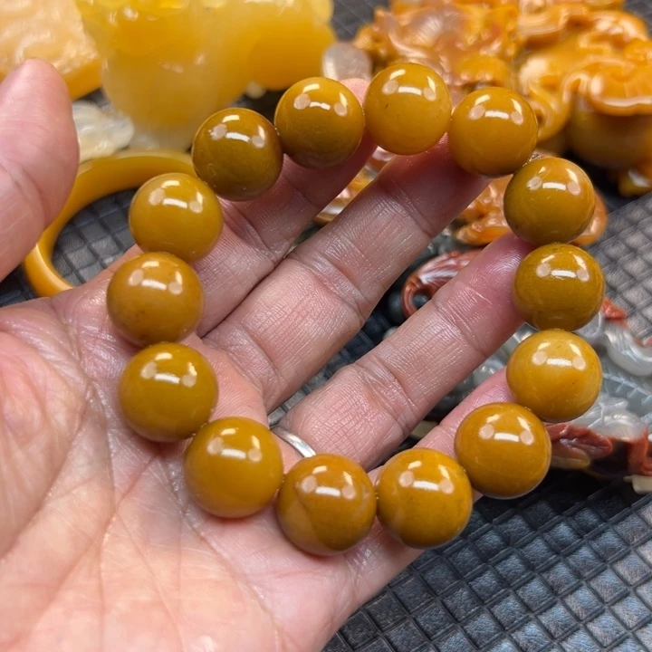 石英质玉（黄龙玉）颈饰未镶嵌