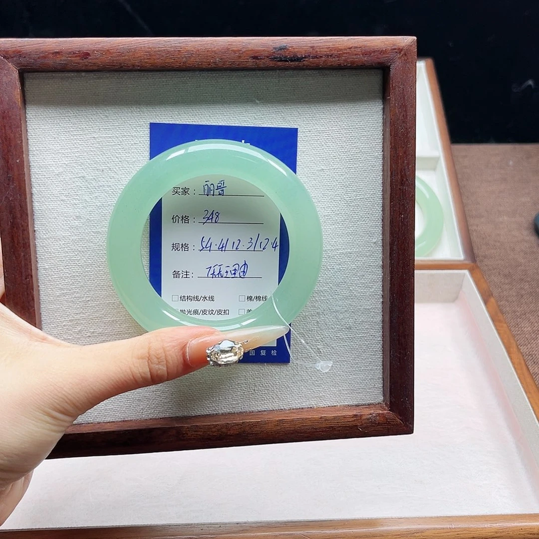 @***哥石英质玉未镶嵌手镯