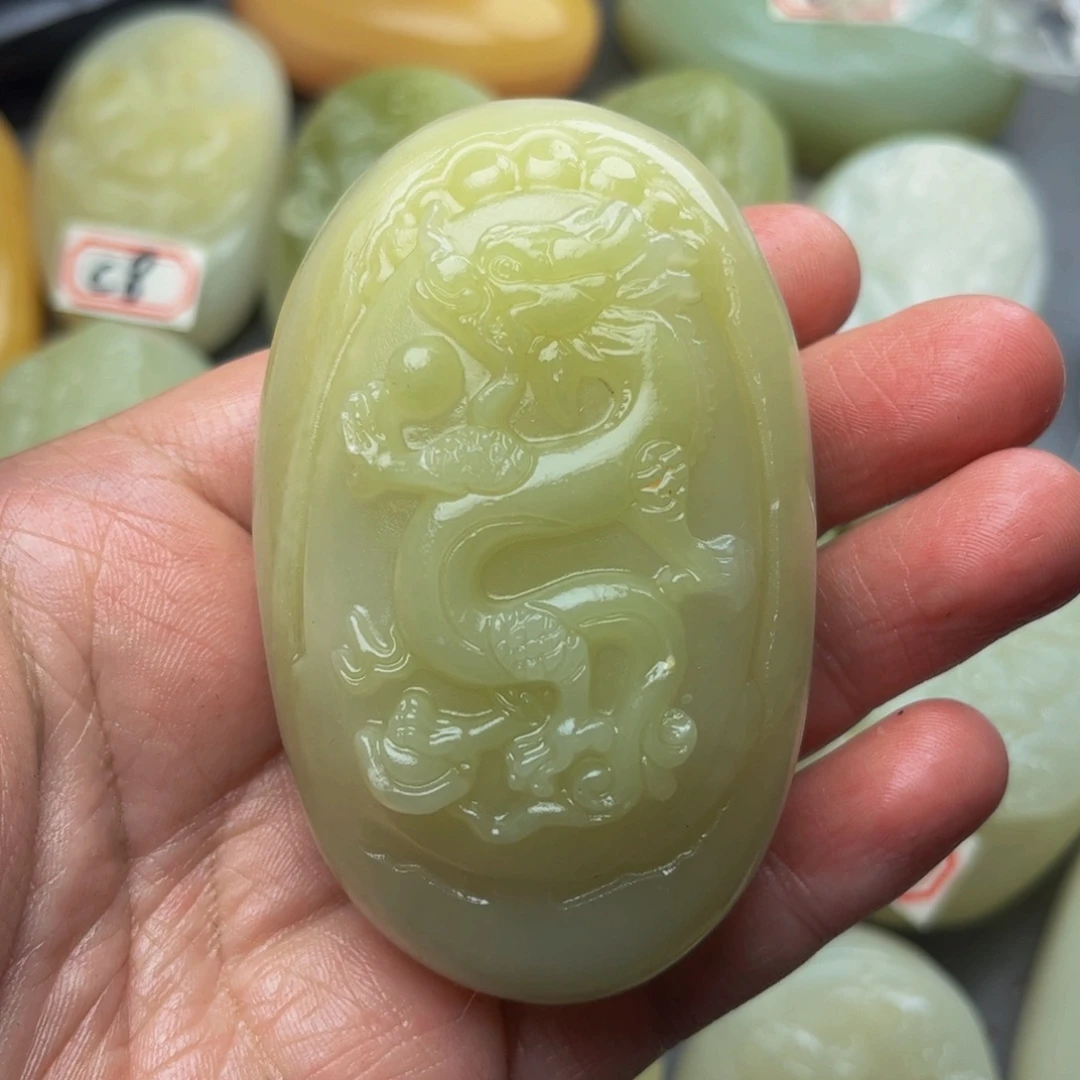 石材方解石手把件龙