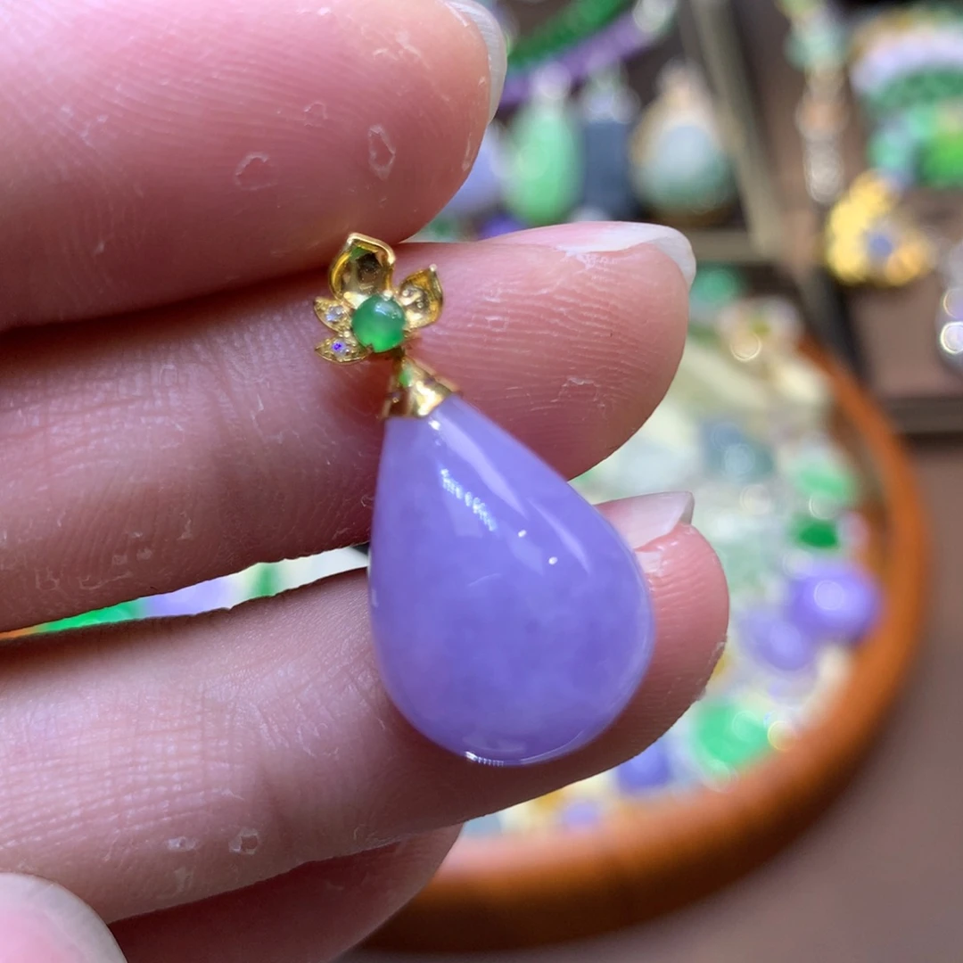 翡翠18K金镶嵌颈饰