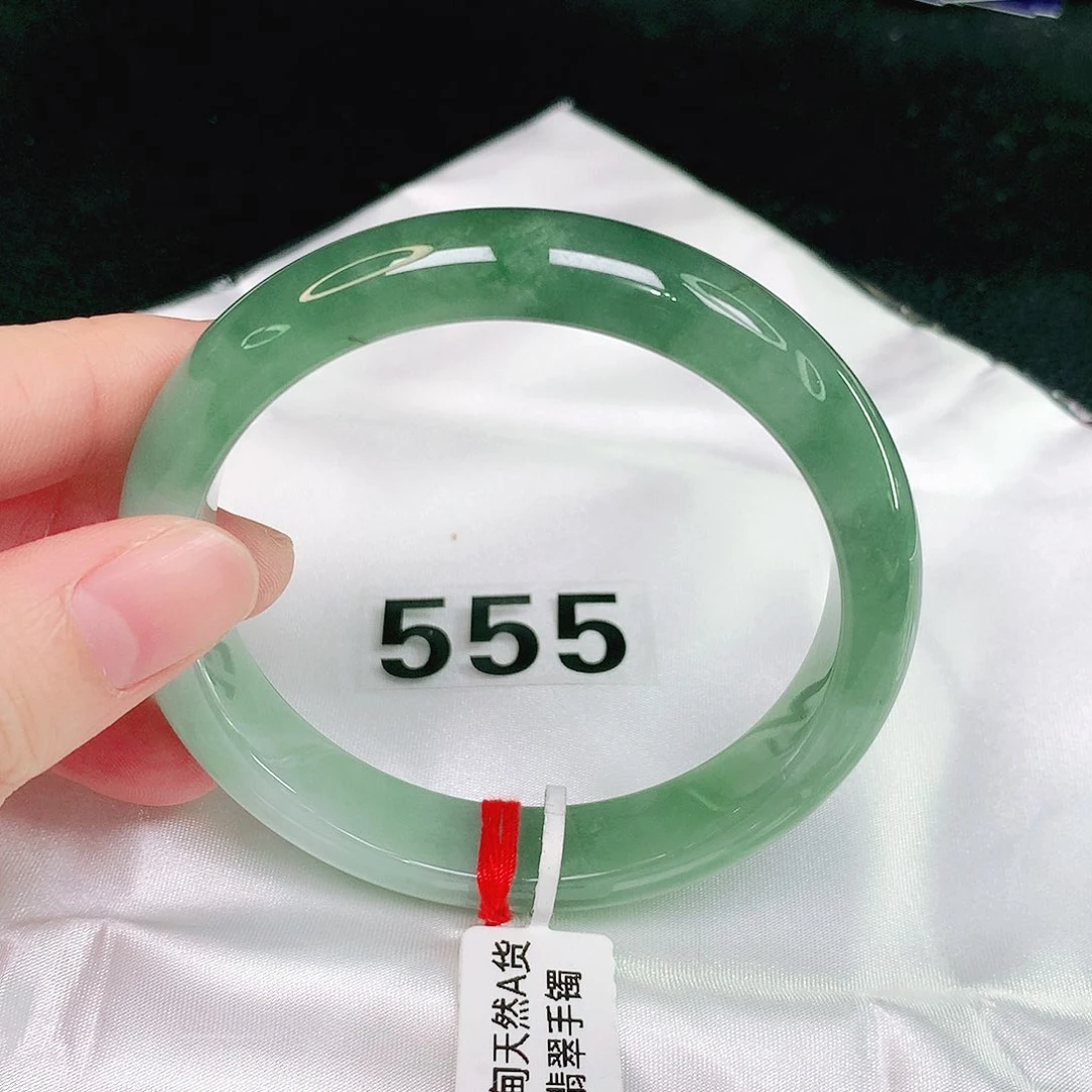 翡翠手镯未镶嵌翡翠手镯未镶嵌