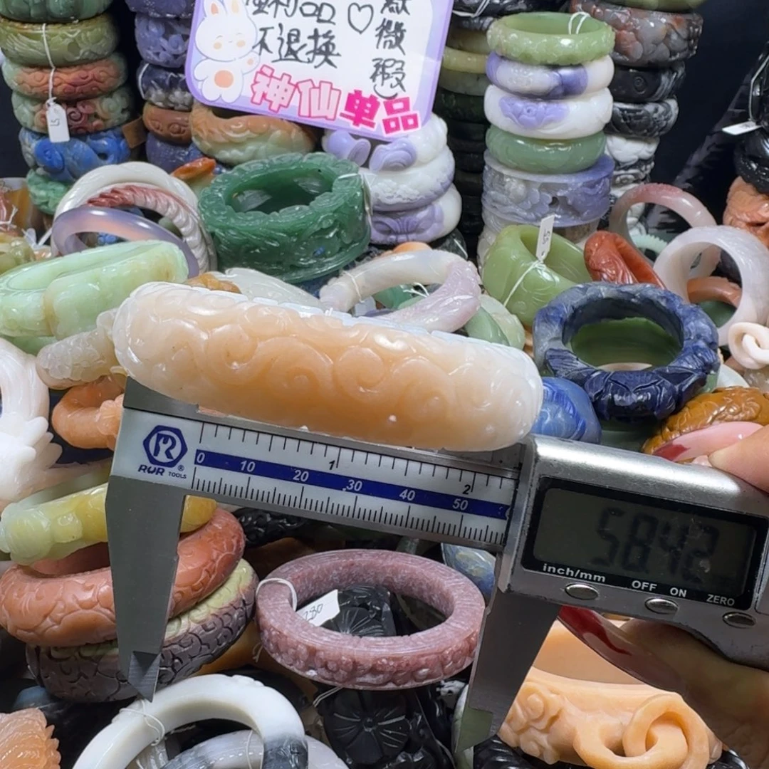 石英质玉（佘太翠）未镶嵌手镯42，不退换