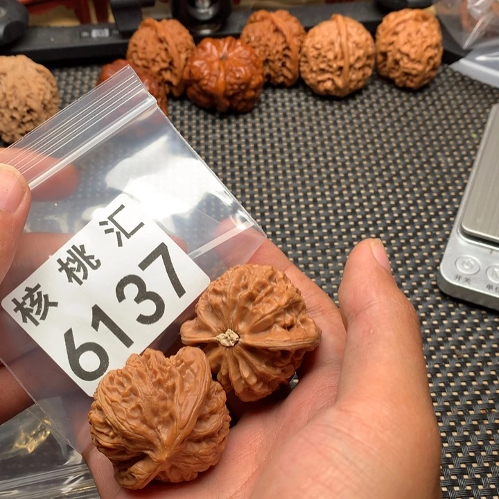 文玩核桃吊坠宫灯