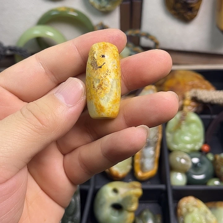 否***来岫岩河磨玉（透闪石质玉）未镶嵌颈饰