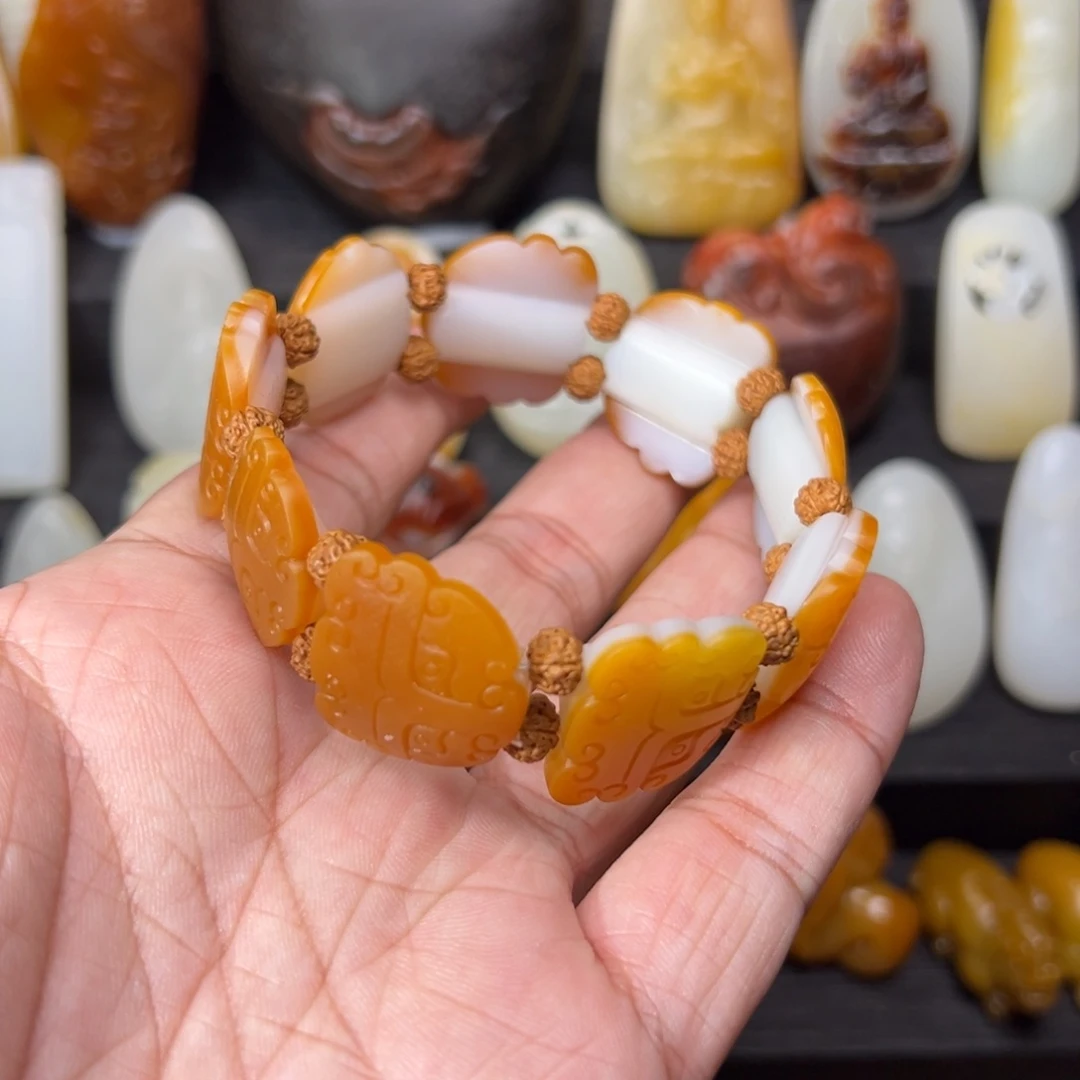 和田玉颈饰未镶嵌自*