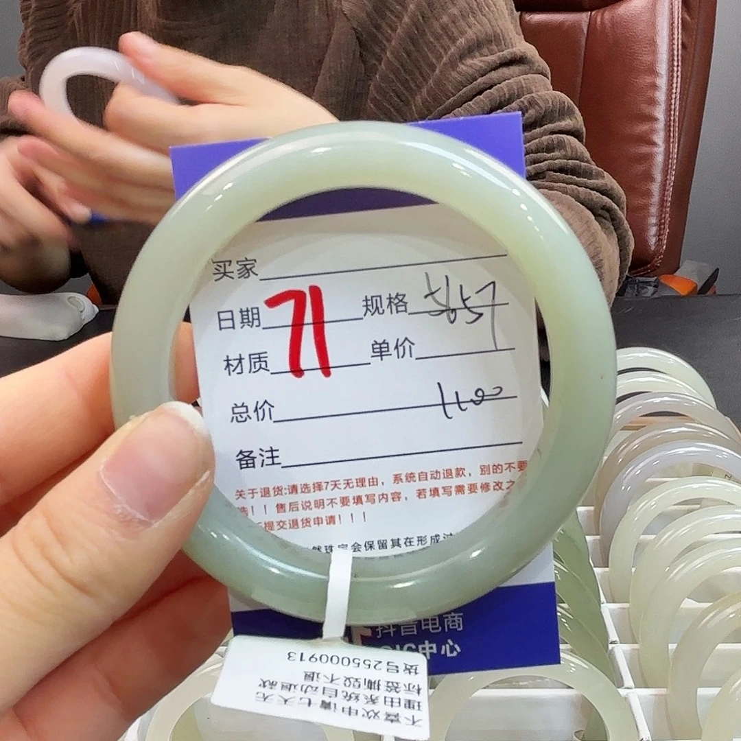 和田玉未镶嵌手镯