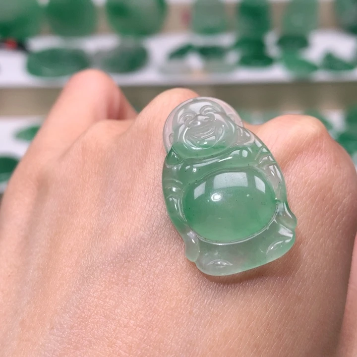 颈饰未镶嵌石英质玉