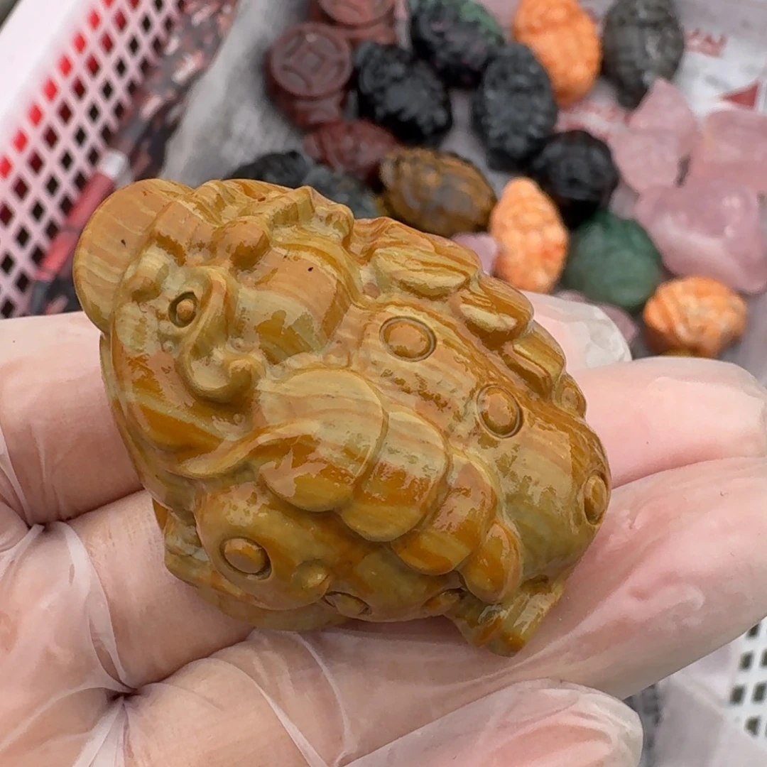 石材金蟾木纹石的雕刻