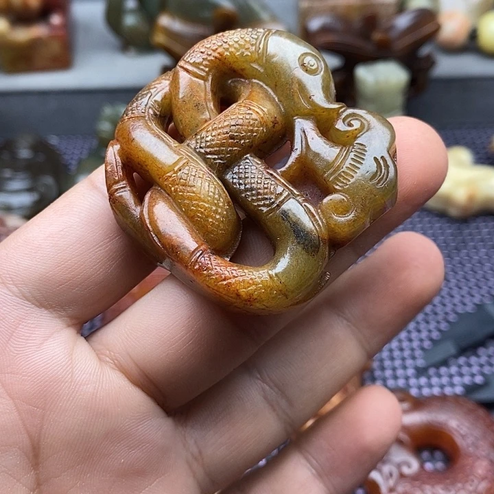 蛇纹石玉未镶嵌颈饰