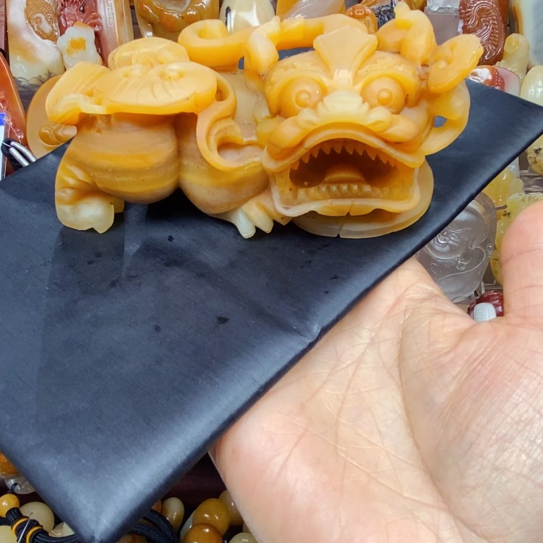 石英质玉（黄龙玉）颈饰未镶嵌