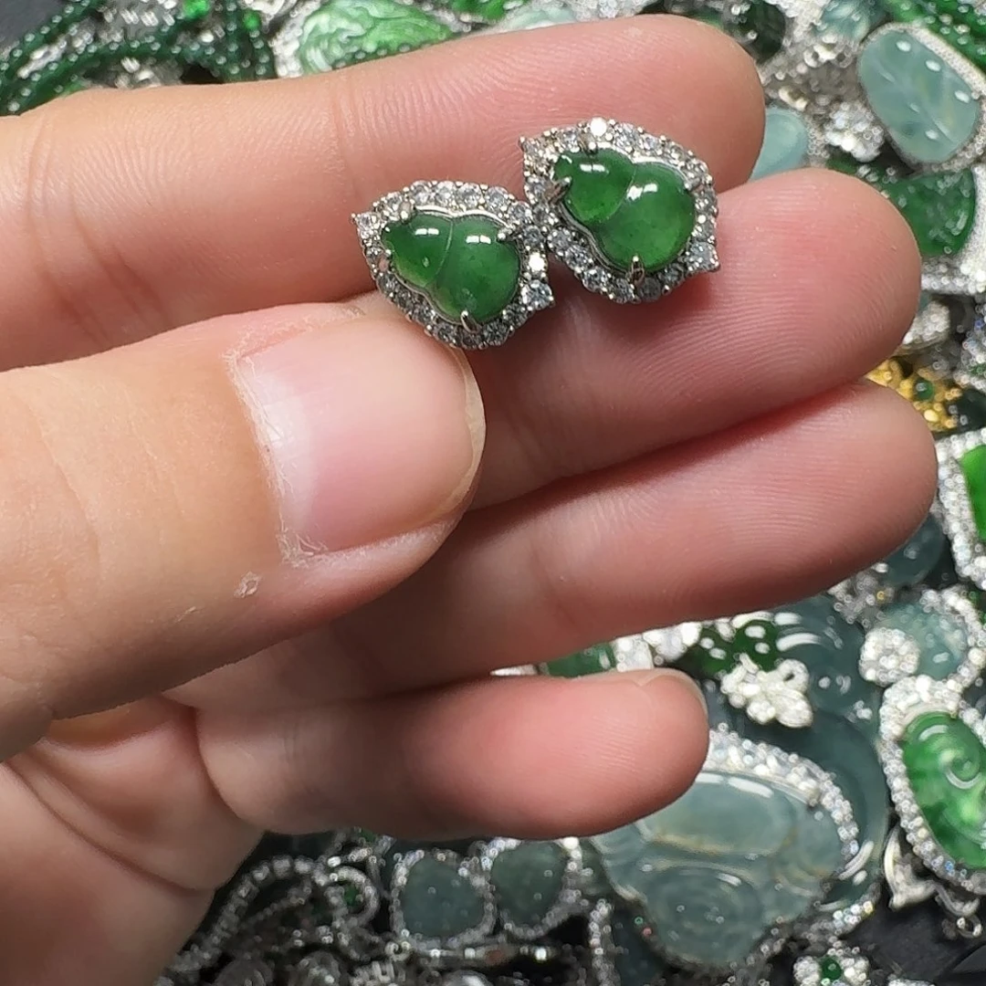 翡翠未镶嵌颈饰天然A货翡翠放漏