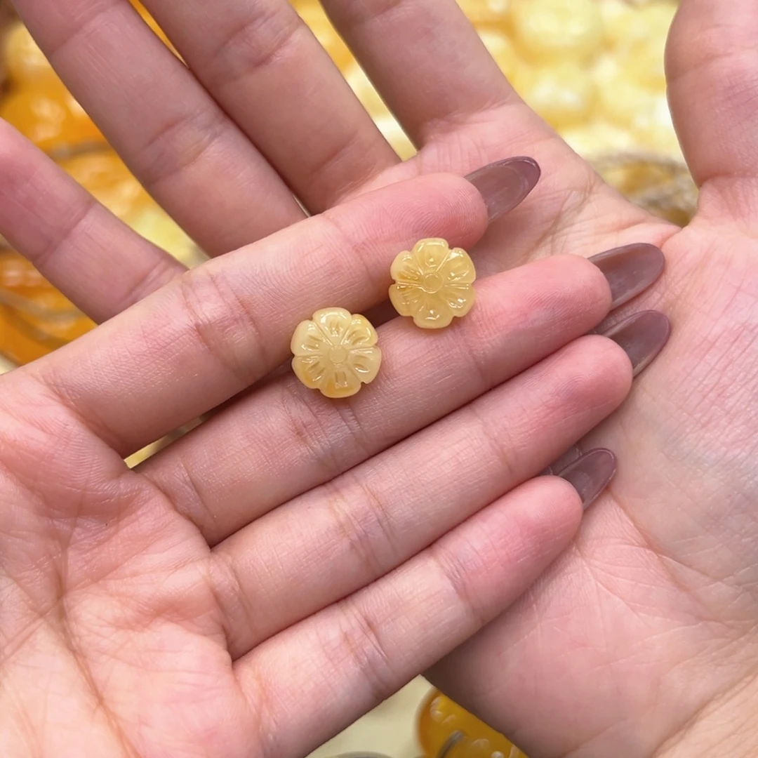 琥珀未镶嵌颈饰蜜蜡