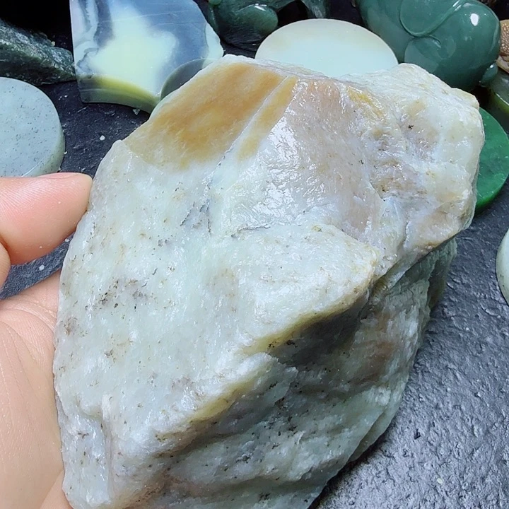 和田玉（糖玉）未镶嵌珠宝奇石