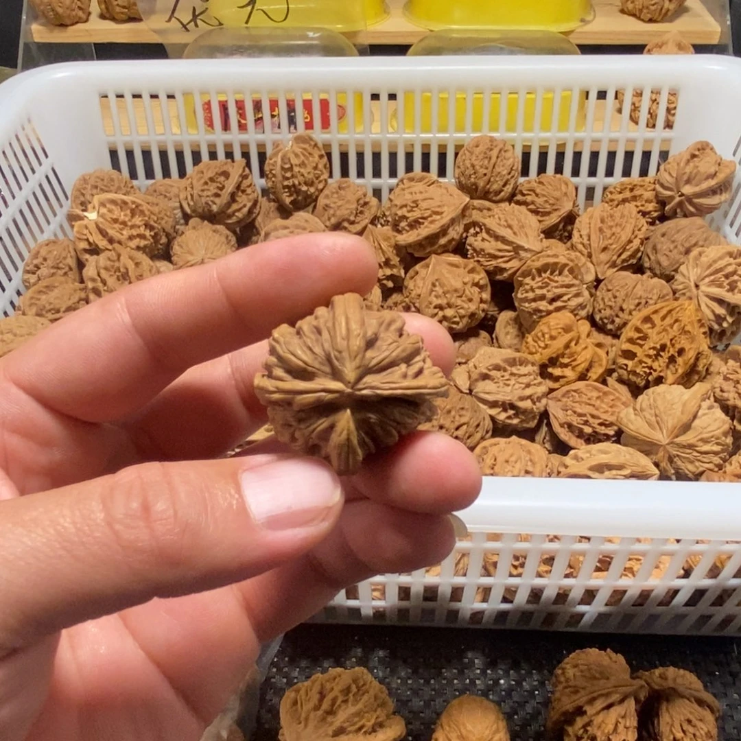 M***e文玩核桃吊坠核桃异形