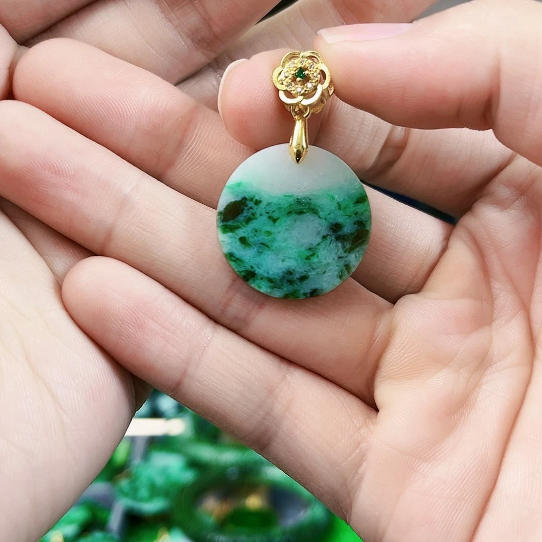 翡翠颈饰未镶嵌吊坠多样性