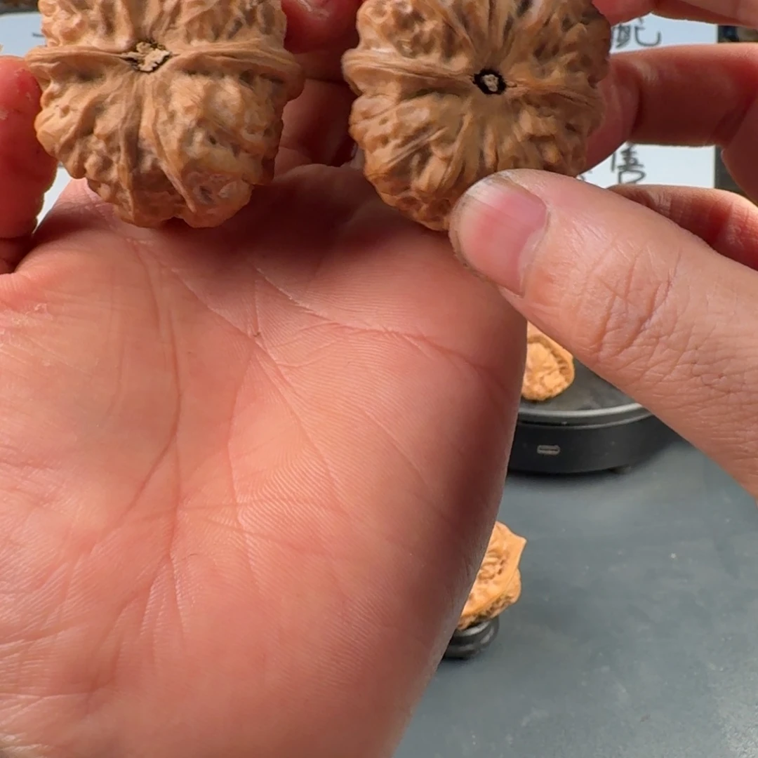 往***文玩核桃吊坠蛤蟆的眼睛是真的好看啊我的