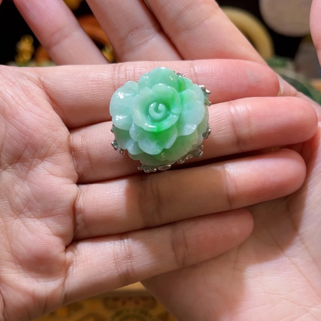 翡翠未镶嵌颈饰待编织