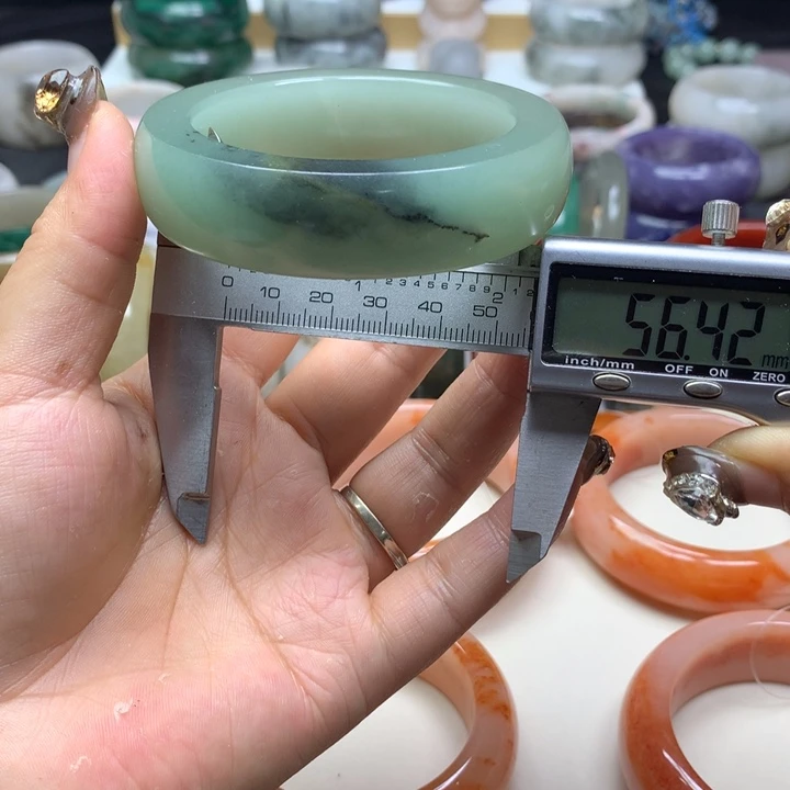 未镶嵌手镯石英质玉