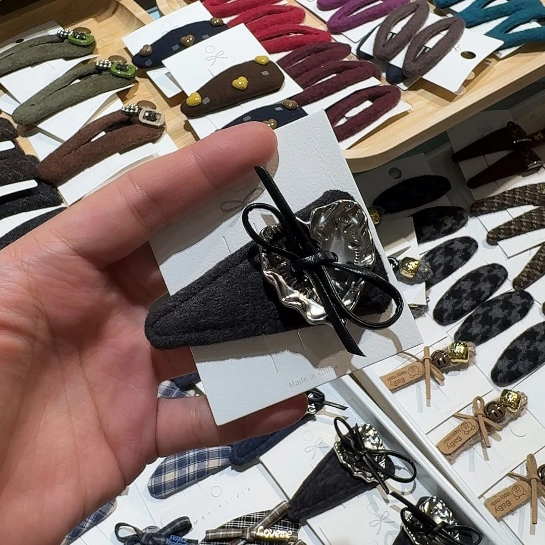 非金属灰色爱心金属