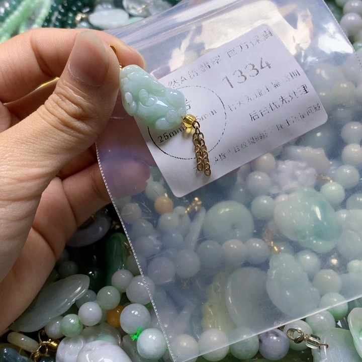 翡翠未镶嵌颈饰翡翠