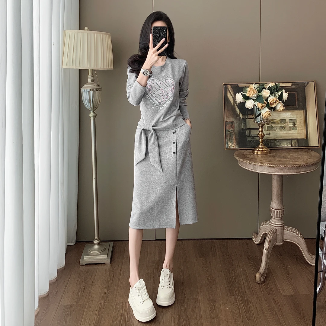 韩版女士休闲时尚套装裙秋显瘦气质减龄洋气运动风半身裙子两件套