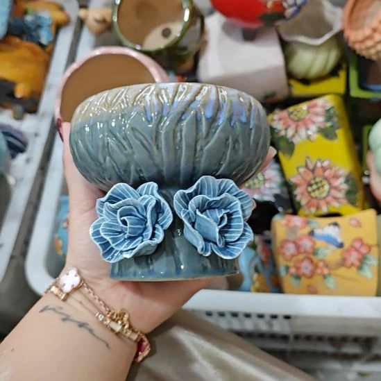 当场拍满15元发货不凑不发，花盆盆口不方不圆有针孔黑点是正常的，