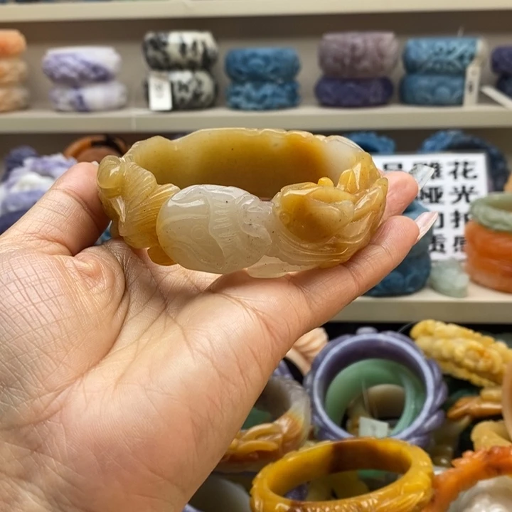 未镶嵌手镯石英岩玉