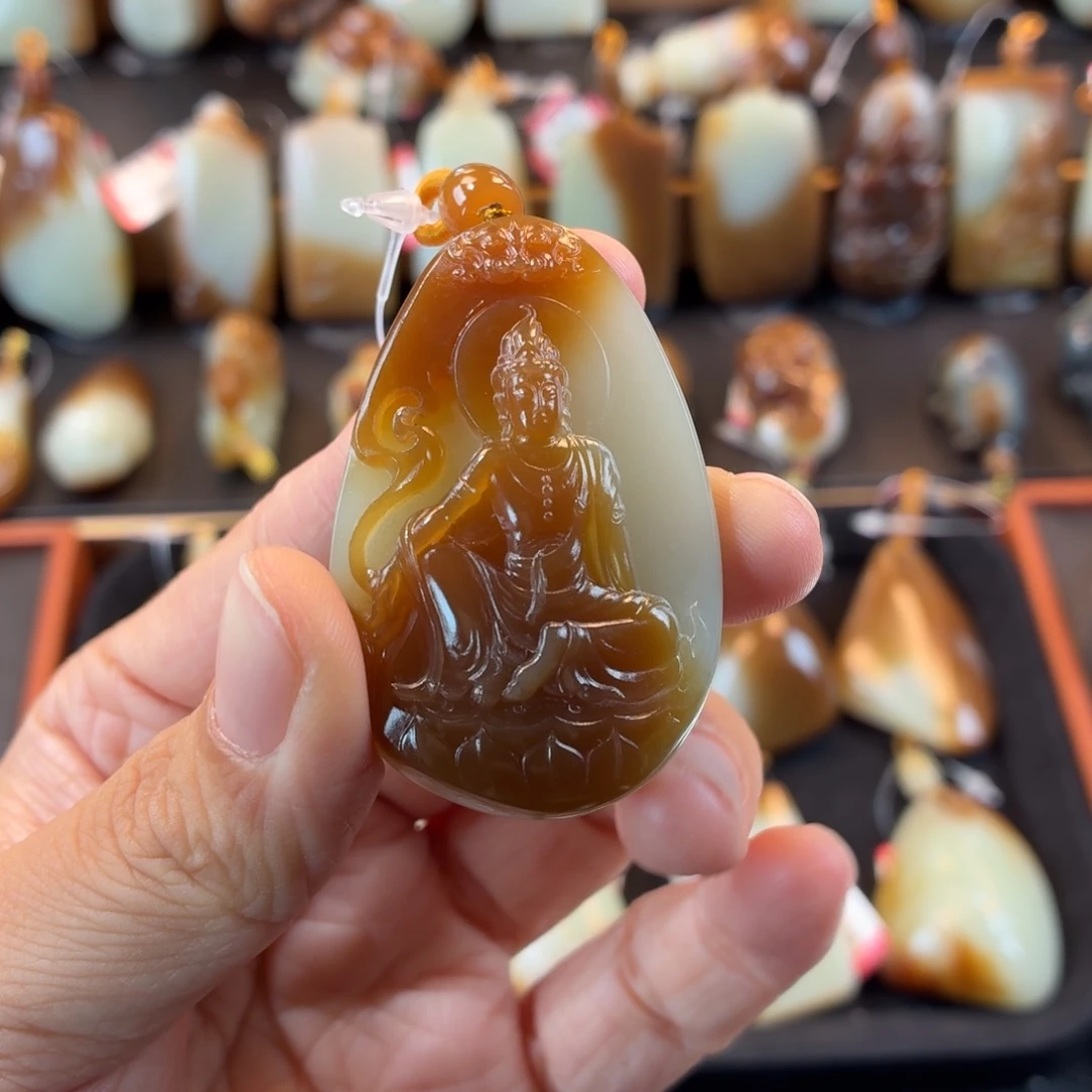 会***猫颈饰未镶嵌和田玉